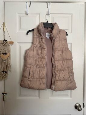 Old Navy Women’s size Medium Light Pink Blush Puffer Vest with Fleece Interior